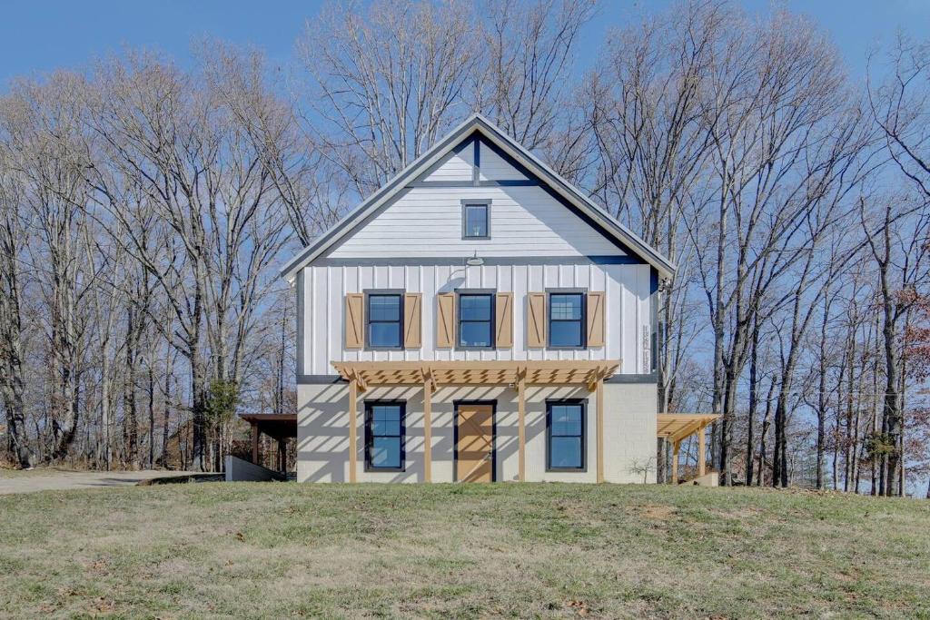 Jefferson City House | Barndo2 Modern European Style Home of Fluffy Cows