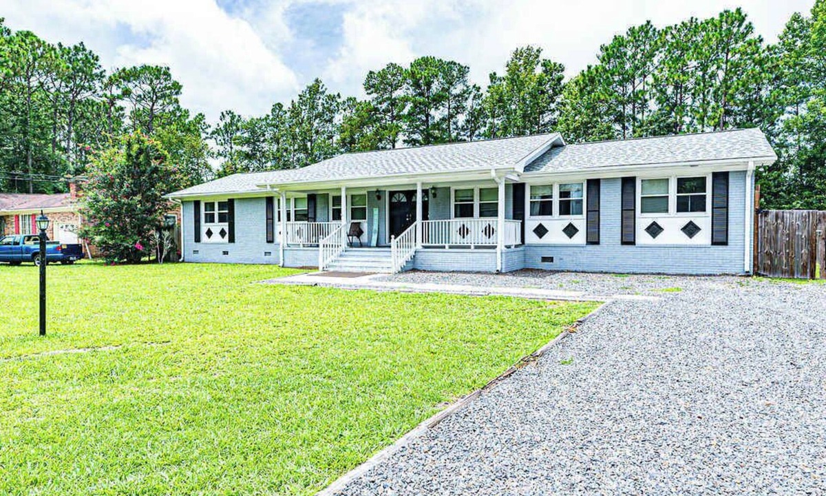 Murraysville House | Beach Bum Game House Games and Salt Pool