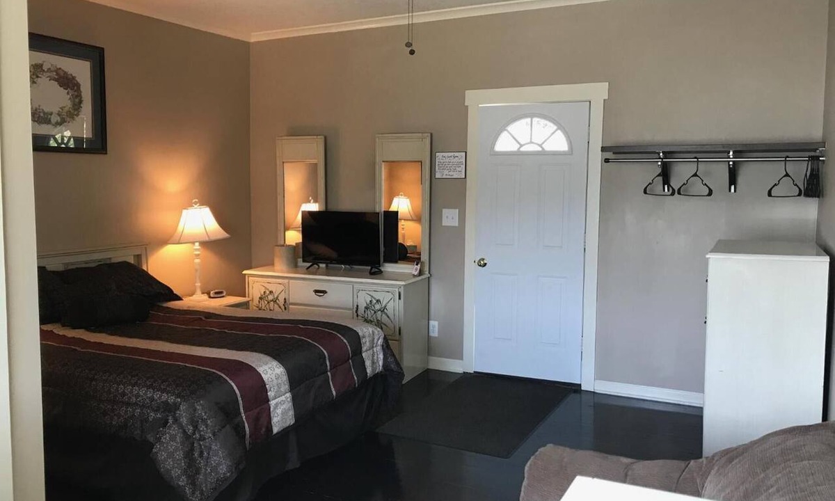 Conesus Hotel | Beachcomber Inn