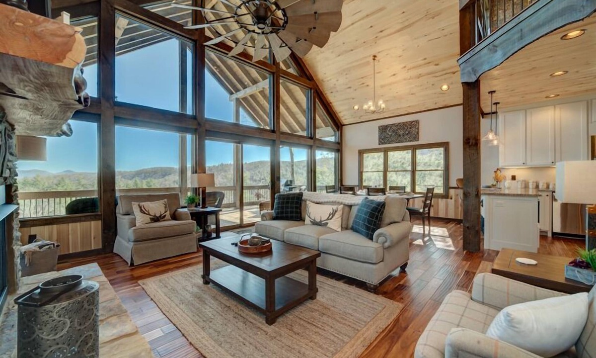 Cherry Log Cabin | Bear Claw Cabin- Three Fireplaces | New decor | Hike to Waterfalls