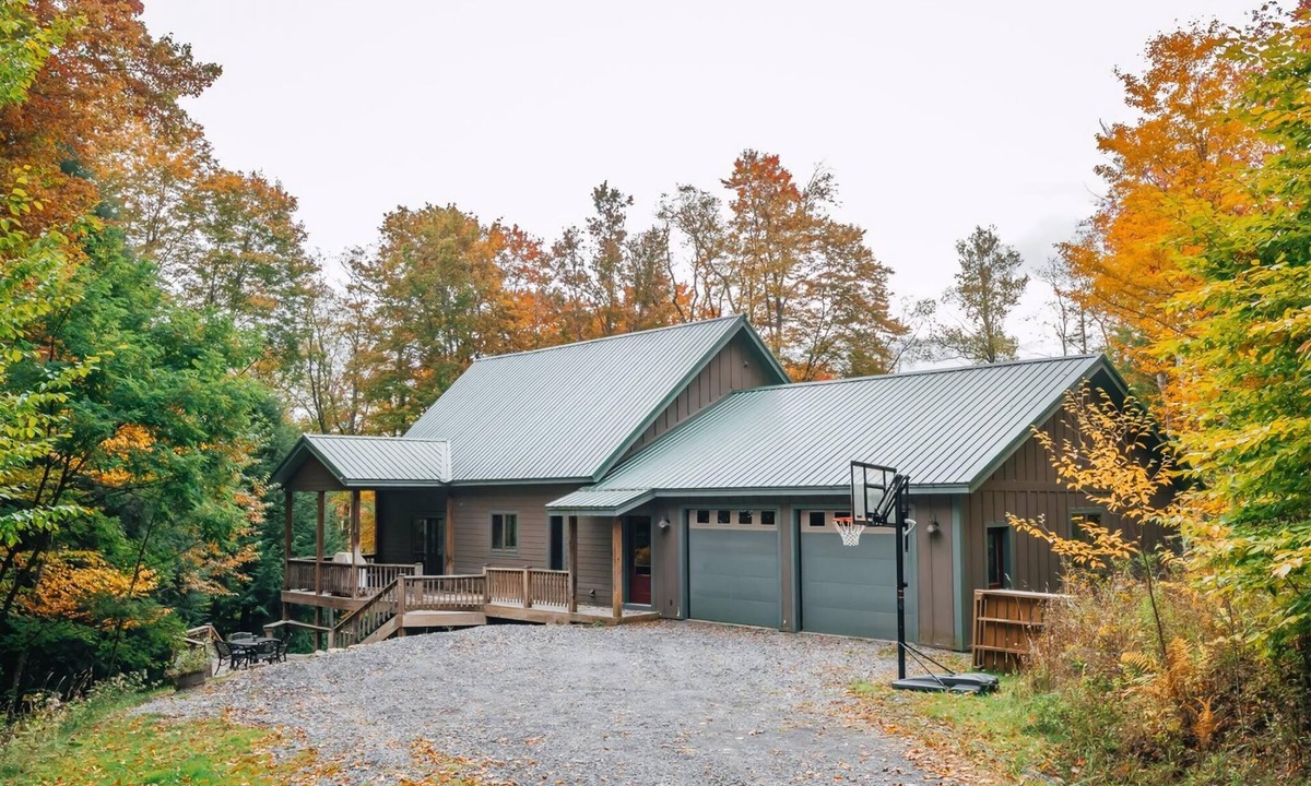 Davis House | Bear Haven - 562 Black Bear Trail Bear Haven - Secluded Wooded Lot, Fishing Pond, Pet Friendly, Hot Tub, Fire Pit