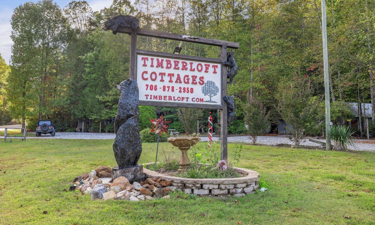 Sautee Nacoochee Cottage | Bear Paw Cottage #1 Pet friendly only 4 miles from Beautiful Downtown Helen!