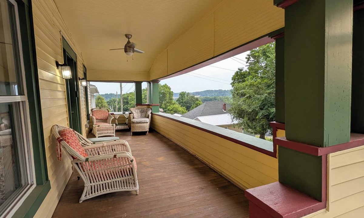 West Baden Springs House | Beautiful 3-Bedroom Bungalow in West Baden Springs - The Indiana Overlook House