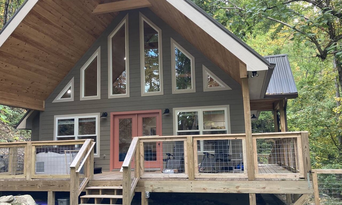 Chalet Village Ski Chalet | Beautiful Chalet in Gatlinburg with a Mountain View 3 bedroom 2 bath!
