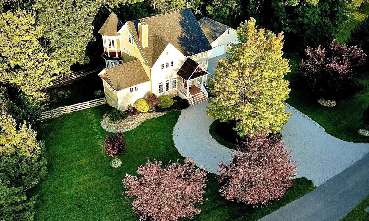 Latonia House | Beautiful hilltop home in the rolling hills of southern Ohio and Cincinnati.