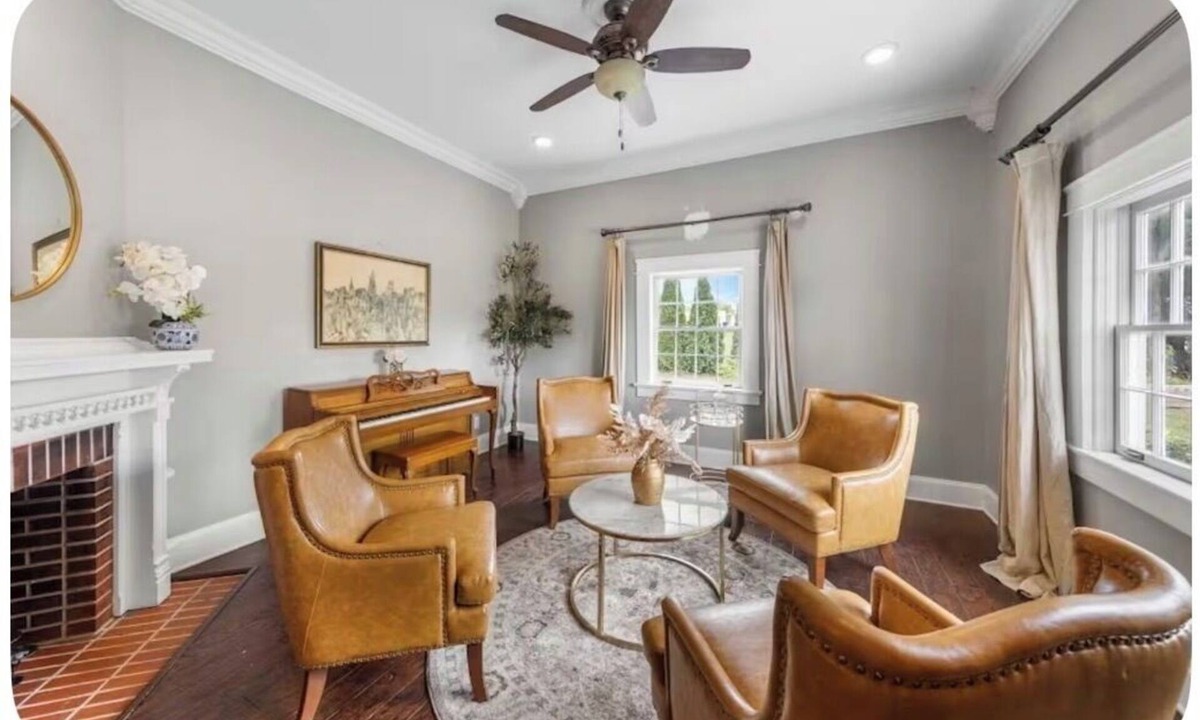 Clinton House | Beautiful Home in Historic Downtown Clinton