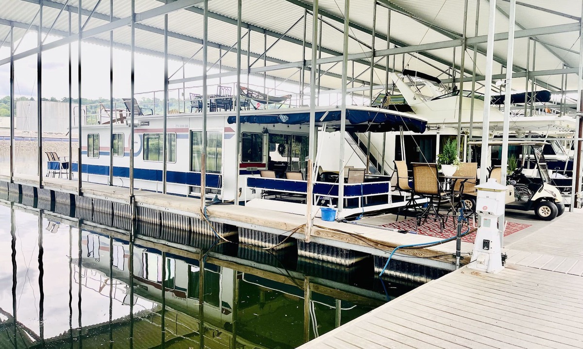 Downtown Knoxville Boat Rental | BEAUTIFULLY RENOVATED HOUSEBOAT on Tennessee River with golfcart in Knoxville !