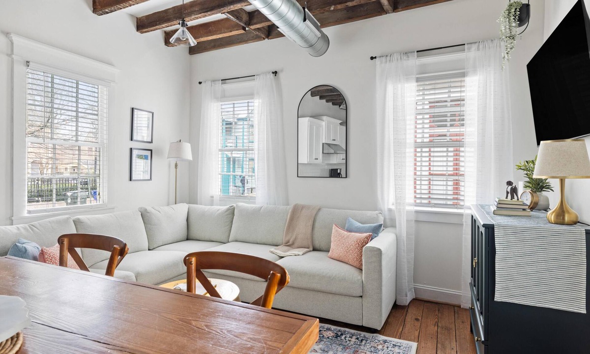 Cannonborough Elliotborough Condo | Beautifully restored historic condo in Elliotborough +Parking included