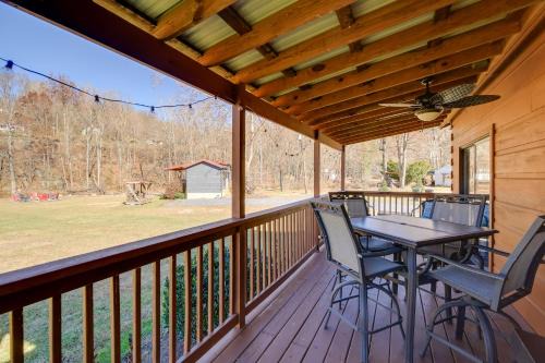 Damascus House | Bike, Hike, Ride & Fish from Cozy Creekside Cabin