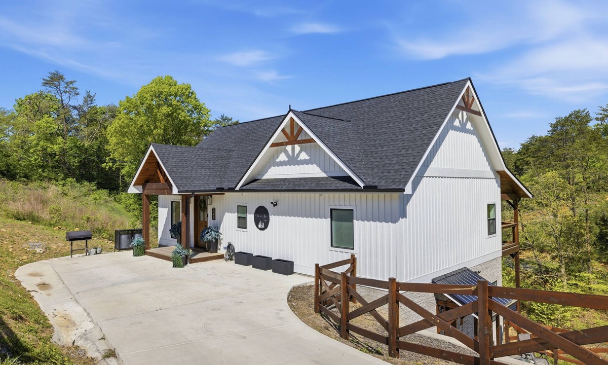 Sevierville Cabin | Black Bear Cove | Lakefront Stay w/Hot Tub, Game Room, Fire Pit, Dock + Kayaks