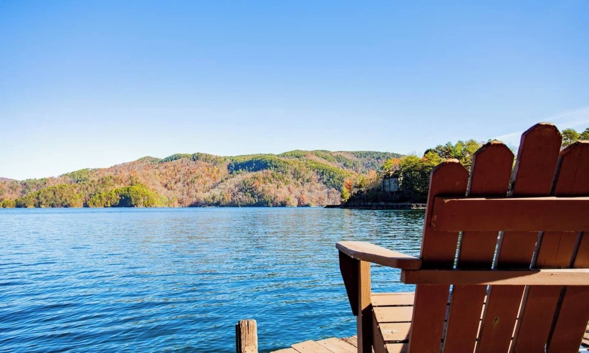 Salem House | Black Bear Lodge at gorgeous Lake Jocassee