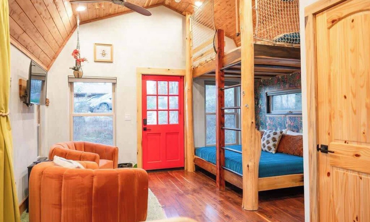 Lupton City Cabin | Blackbird: Artsy Chattanooga Tiny Cabin @ Talking Water