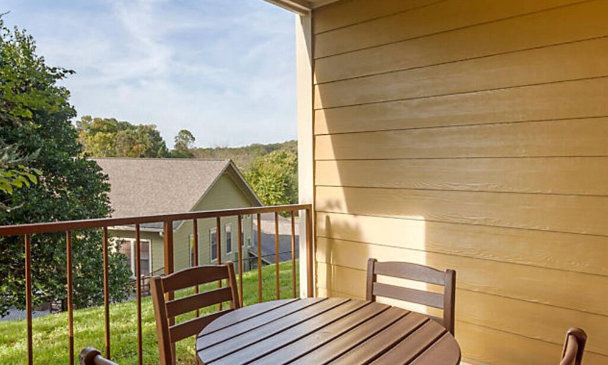 Pigeon Forge Hotel | BLOCK Laurel Crest - Studio