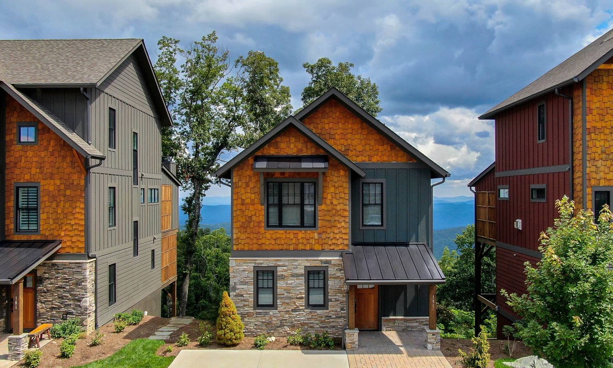 Lenoir House | Blue Ridge Bliss - BRMC amenities, views, firepit, indoor and outdoor gas fireplace
