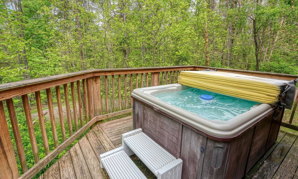 Logan Cabin | Blue Rose Cabins - Overlook Cabin