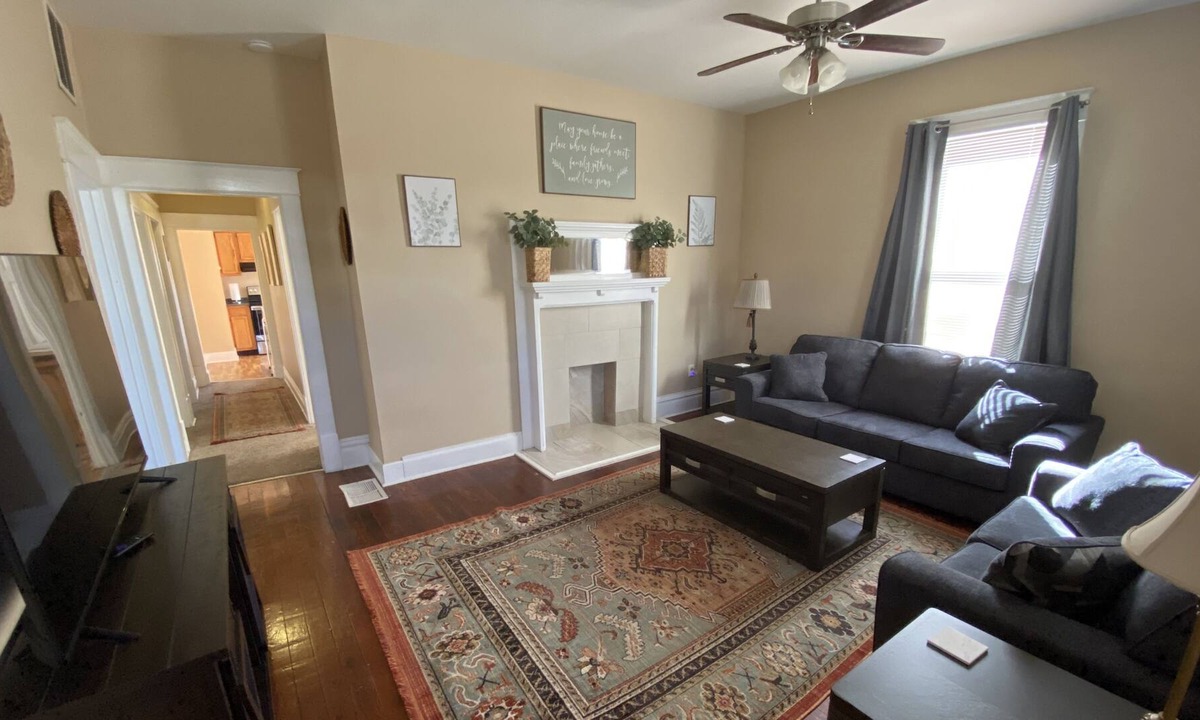 Ashland Apartment | Boho Beauty- 2 Bedroom/1 Bath close to KDMC, Cabell, and HTS Airport