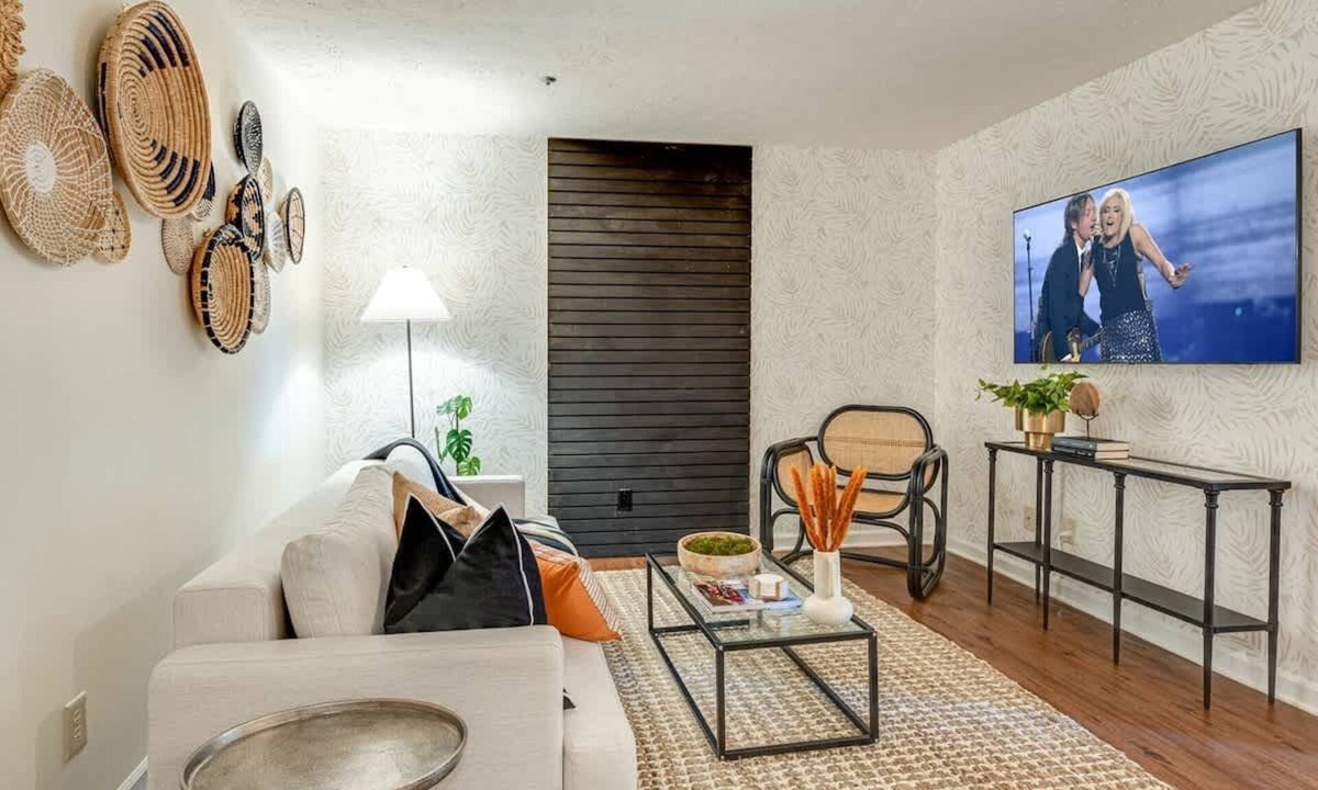West End House | Boho West - 3 Mins to Broadway - 31 Day Stays
