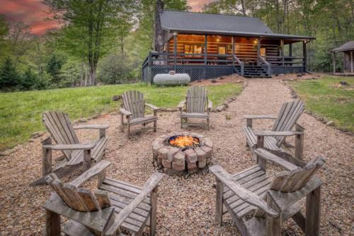 My Mountain House | Bougie Bungalow - Cozy Cabin on 2 Acres