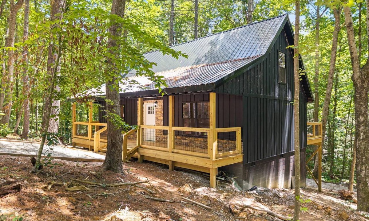 Zoe Cabin | Brand New Creekside Seclusion in the Heart of Red River Gorge