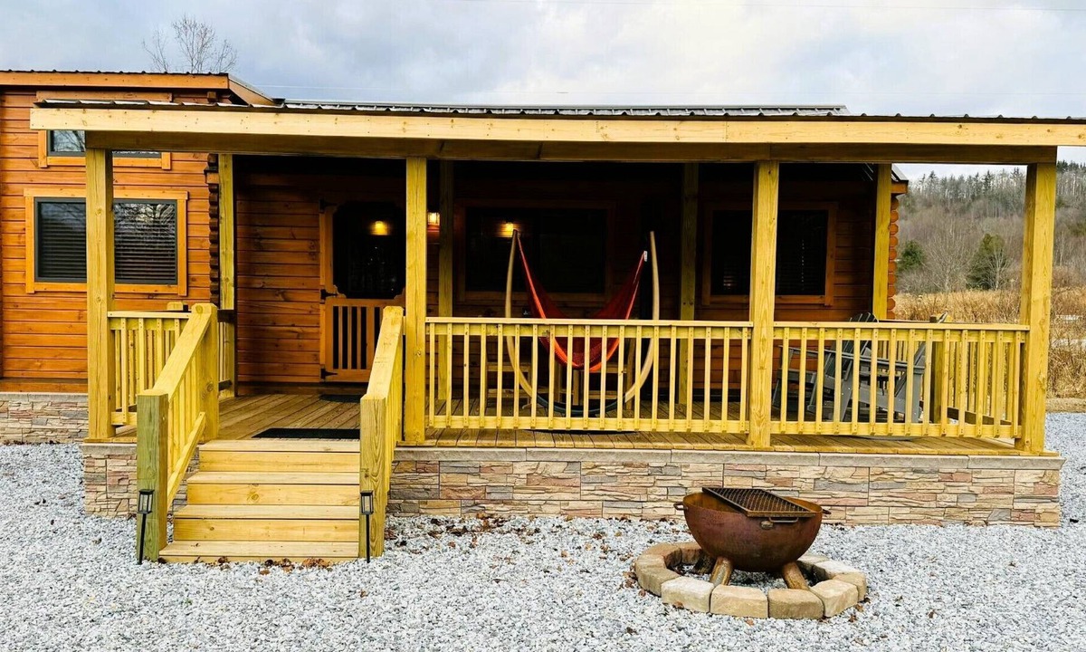 Newland Cabin | Brand New Tiny Home Cabin #1 w/full kitchen, bathroom, 3 bedrooms, wifi, 2 TV