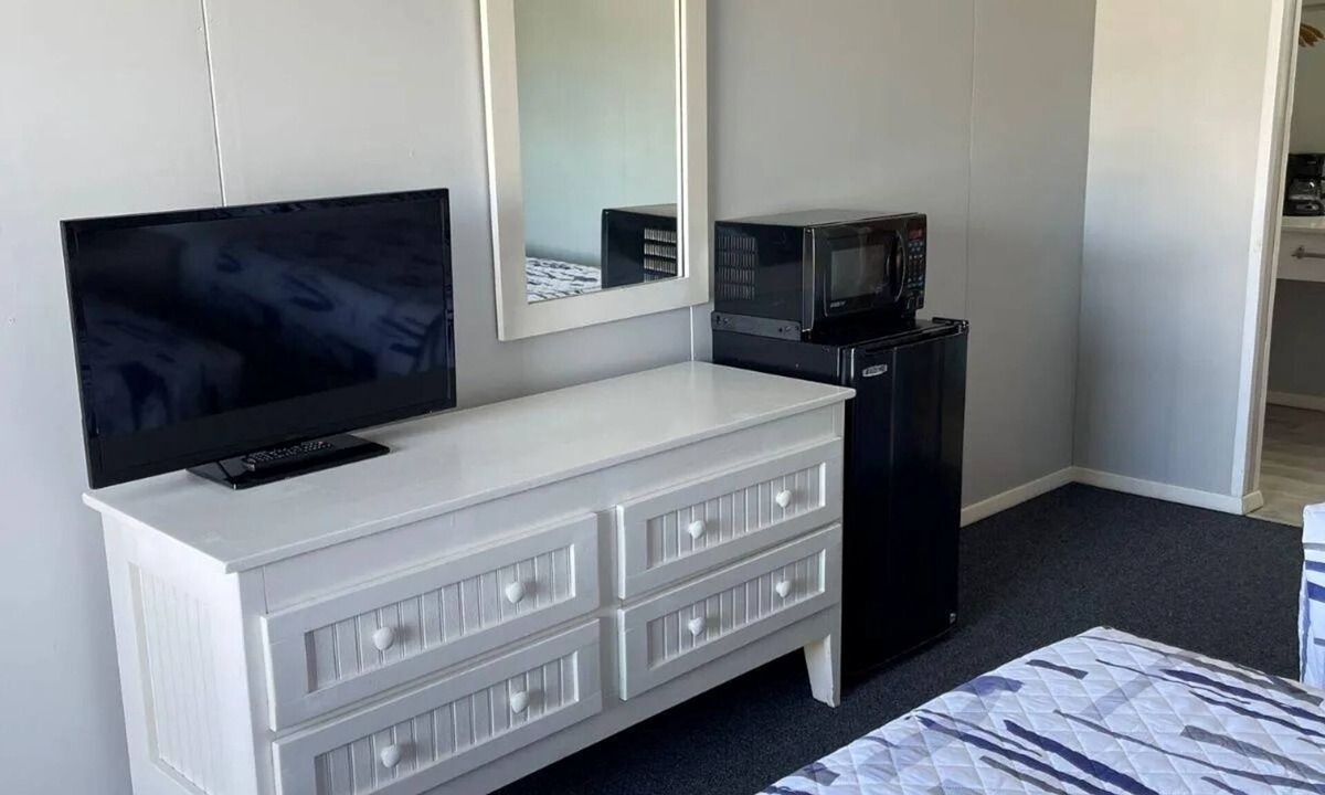 Topsail Beach Hotel | Breezeway Motel and Resturant