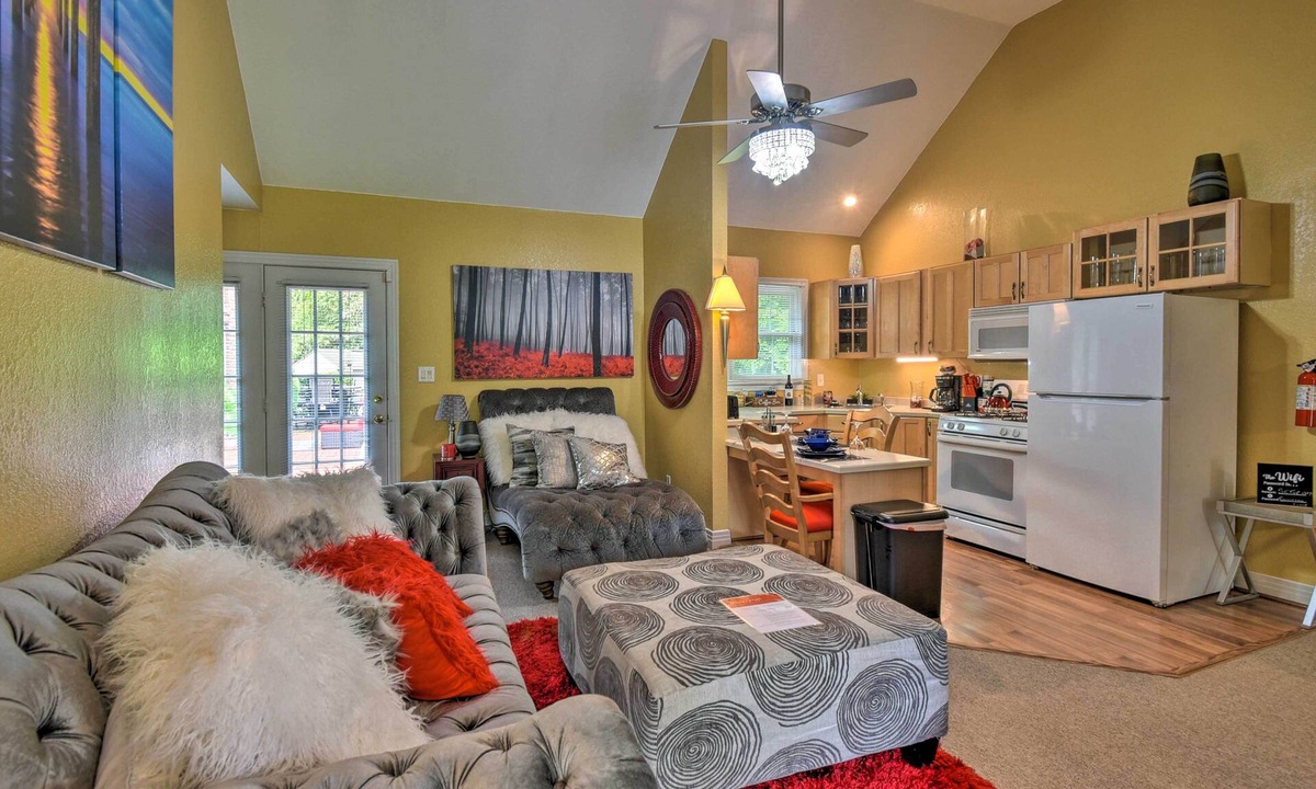 Western Branch North Cottage | Bright Chesapeake Home Near Shopping & Dining