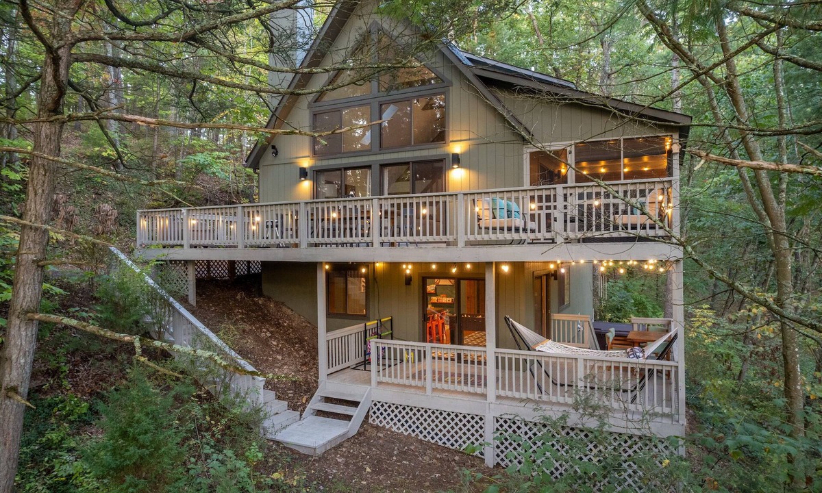 Basye Ski Chalet | Bryce Resort | Hot Tub | Game Room | Sleeps 12