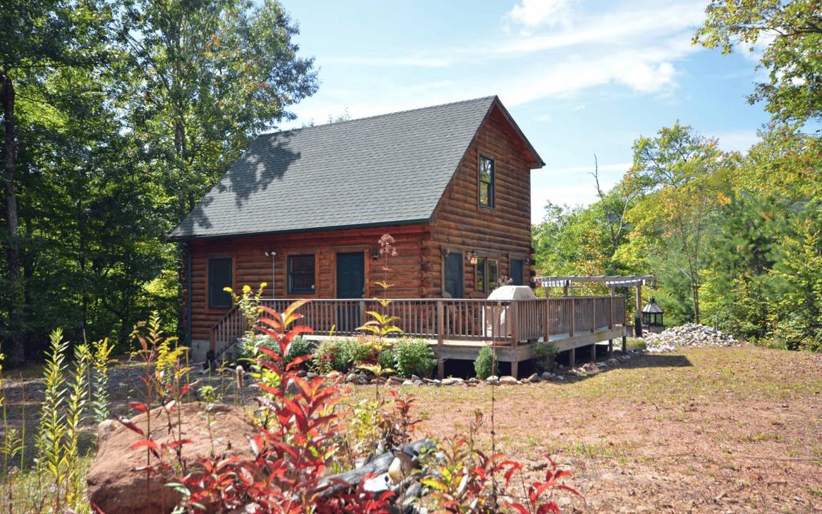 Robbinsville Cabin | Cabin ∙ 2 bedrooms ∙ 5 guests