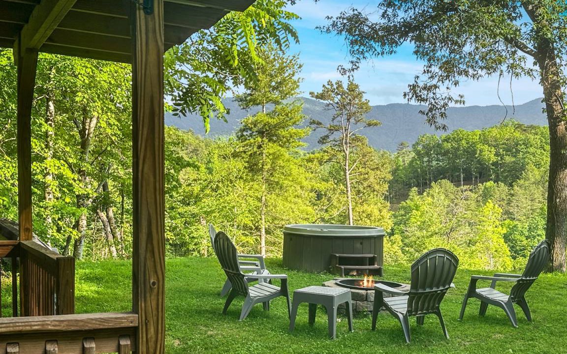 Bryson City Cabin | Cabin ∙ 2 bedrooms ∙ 6 guests