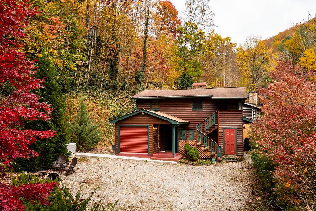 Bryson City Cabin | Cabin ∙ 2 bedrooms ∙ 9 guests