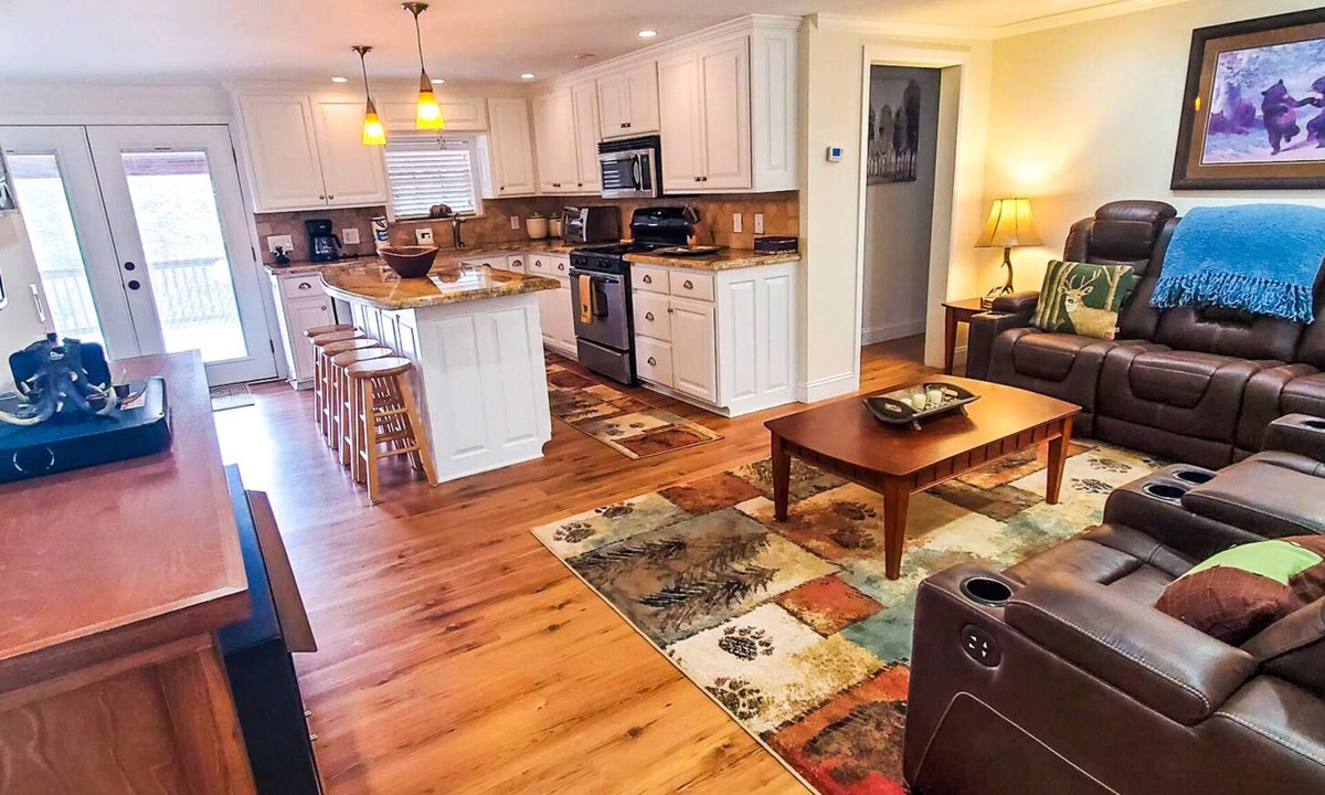 West Jefferson Cabin | Cabin Fever:Cozy Mtn Vws, Outdoor Fireplace, Pet-Friendly | 7 Min to Downtown