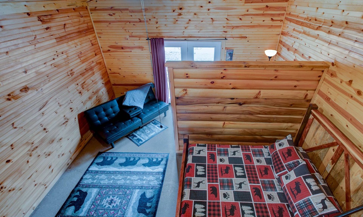 Pine Ridge Cabin | Cabin in RRG Pet Friendly Hi Speed 🛜 Hikers Welcome