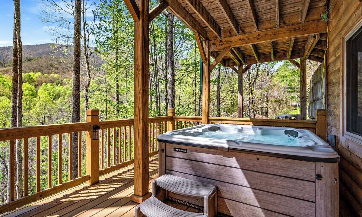 Maggie Valley Cabin | Cataloochee Chalet Mountain Views/Hot Tub/Fire Pit