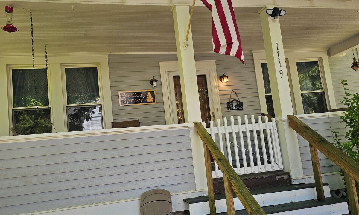 Edray House | Celebrate Labor Day in the mountains! Close to bike trails and Snowshoe!