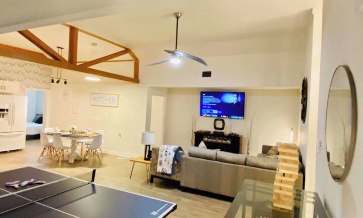 Uptown House | Charming 3-bedroom house in wonderful Memphis with WiFi, AC