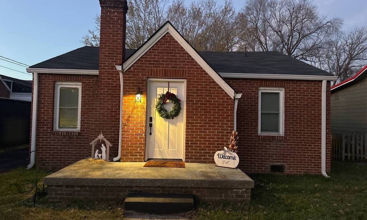 Middlesboro House | Charming 3-bedroom house in the Crater City near State Parks, LMU, & hospitals.