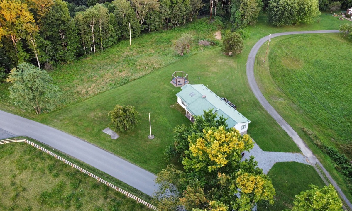 Edmond House | Charming 4-bedroom farmhouse with a view in the New River Gorge National Park.