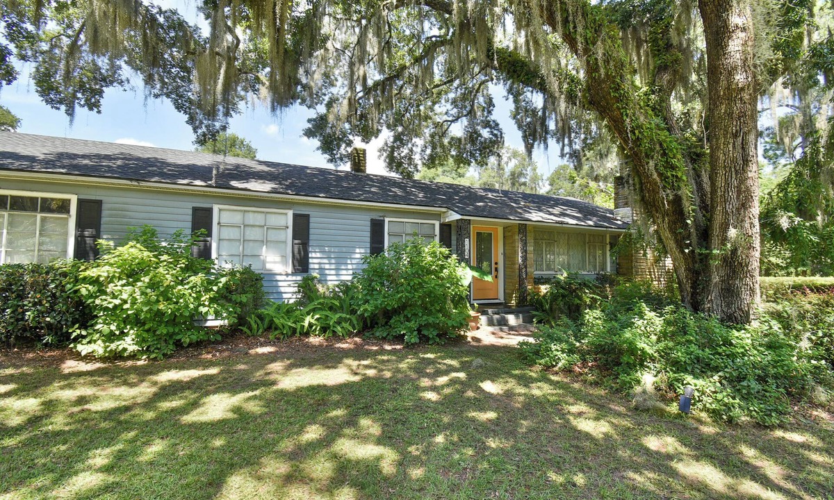 Beaufort House | Charming 4-bedroom house close to Parris Island and downtown Beaufort