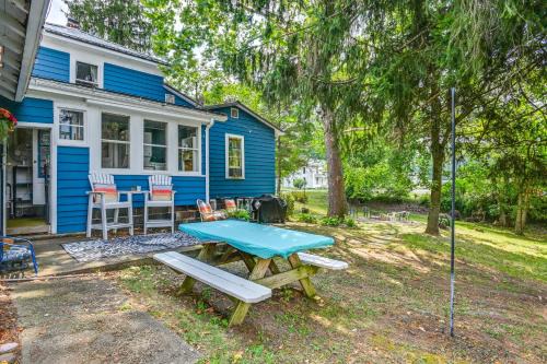 Sherrodsville House | Charming Atwood Lake Farmhouse: Fire Pit Free Wood