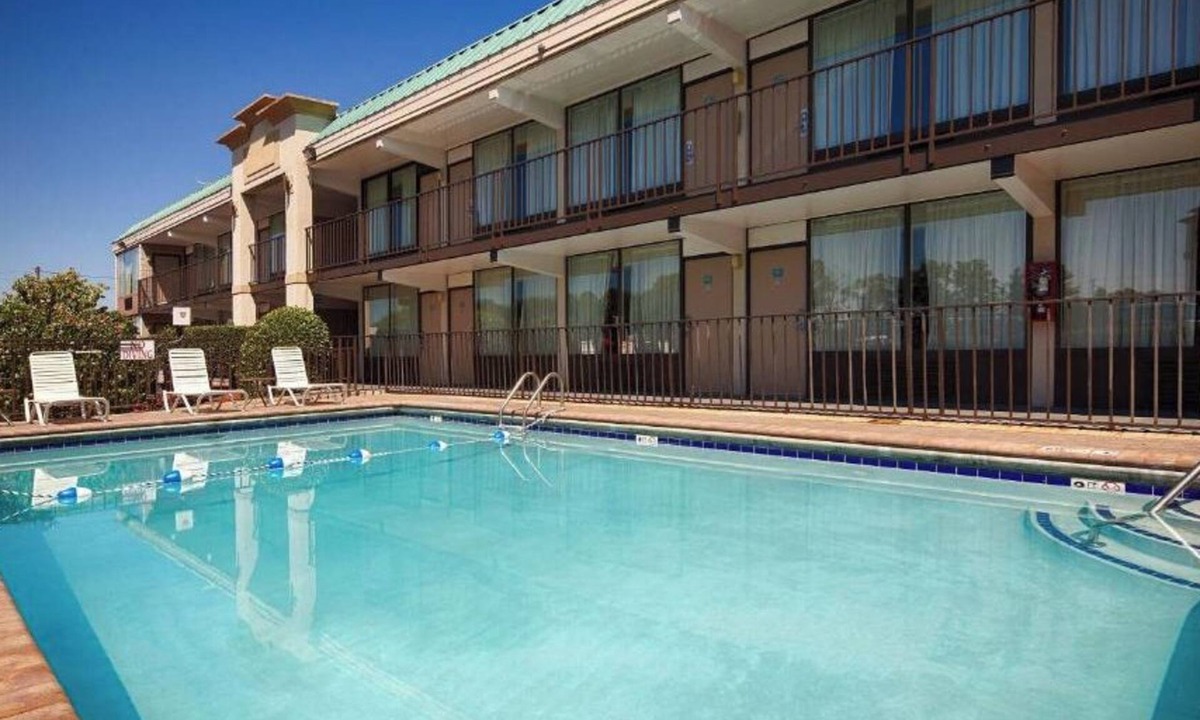 Tyner Hotel | Charming Chattanooga Room Minutes from Tennessee Aquarium & Lookout Mountain