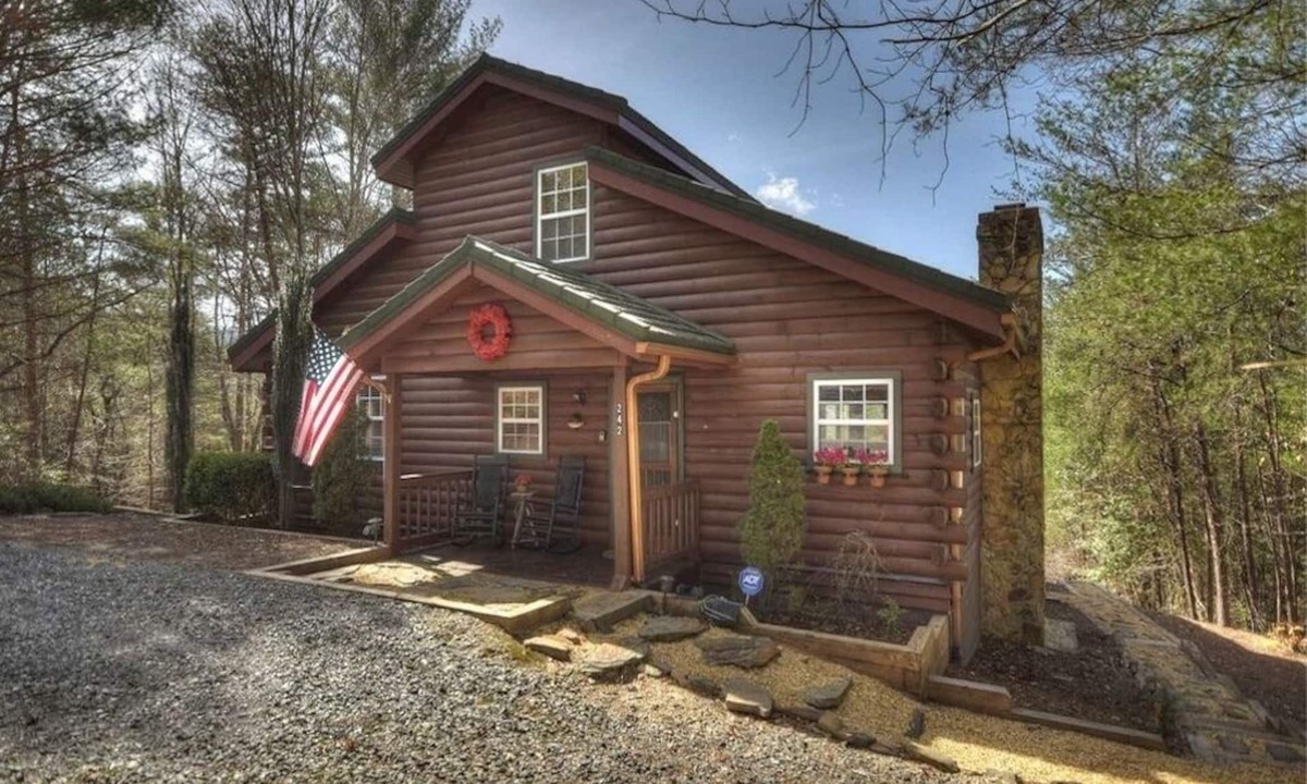 Cherry Log Cabin | Charming Cherry Log Cabin Retreat — Cozy, Peaceful & Close to Blue Ridge