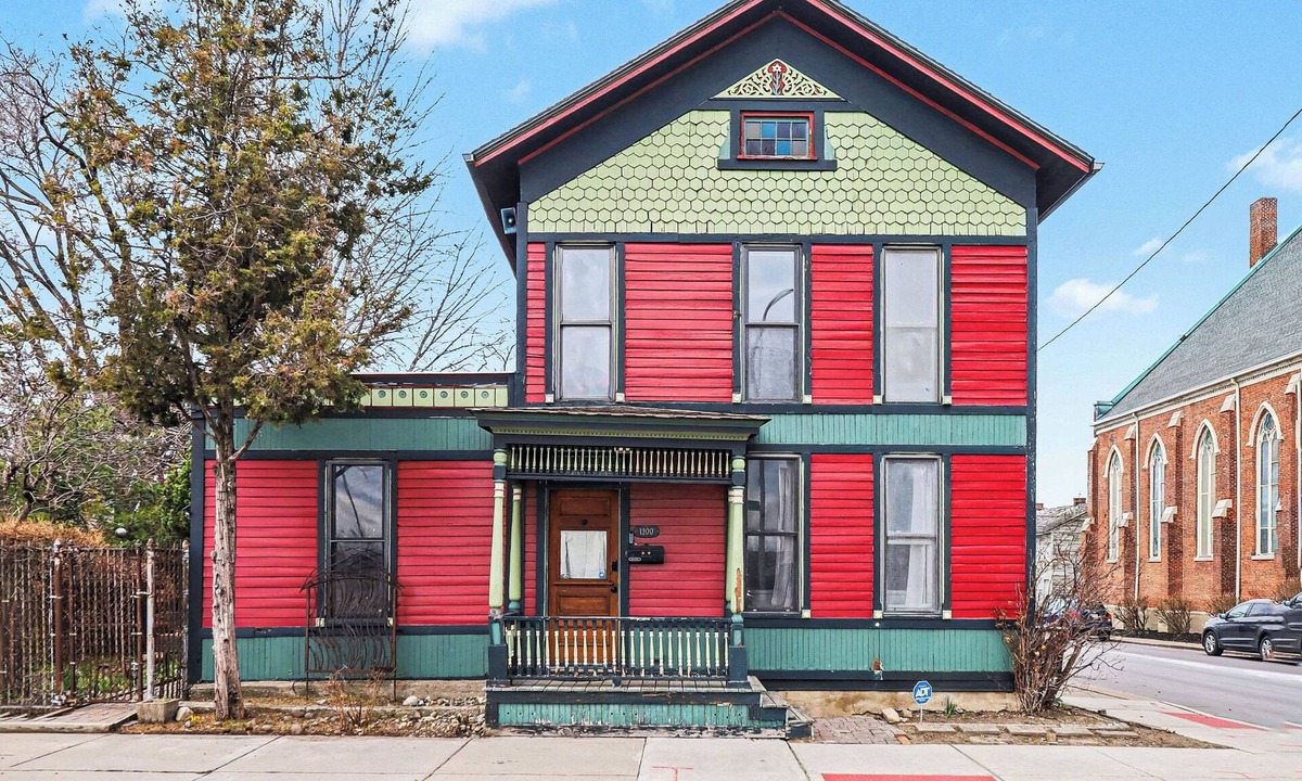 Corktown House | Charming Historic 2 Bedroom Corktown Home With Spanish Style Kitchen