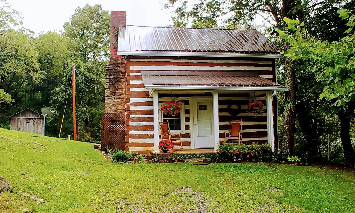 Lead Mines Cabin | Charming Historic Cabin, Modern Comfort: Newly Refreshed for Your Perfect Stay!