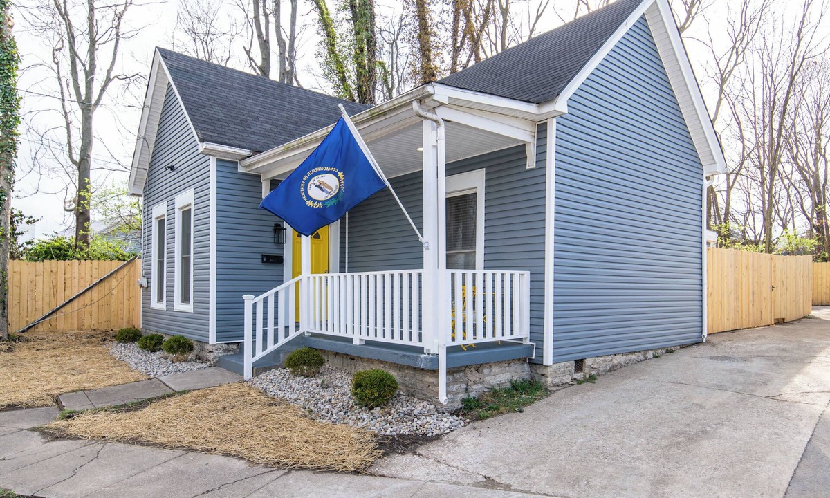 West Suburb House | Charming Independent House in Downtown Lexington, KY