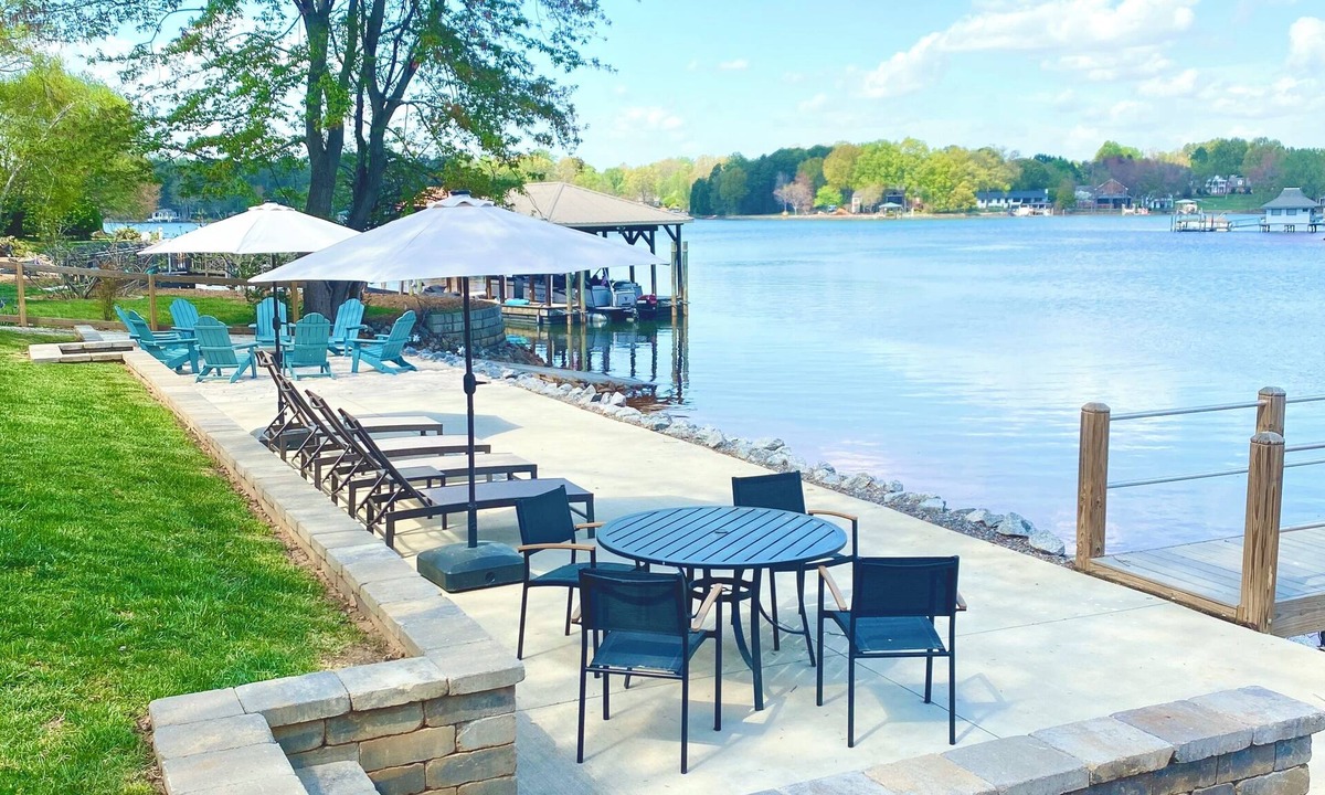 Mount Mourne House | Charming “Langtree Cottage” expansive shorefront patio, beach on quiet wide cove
