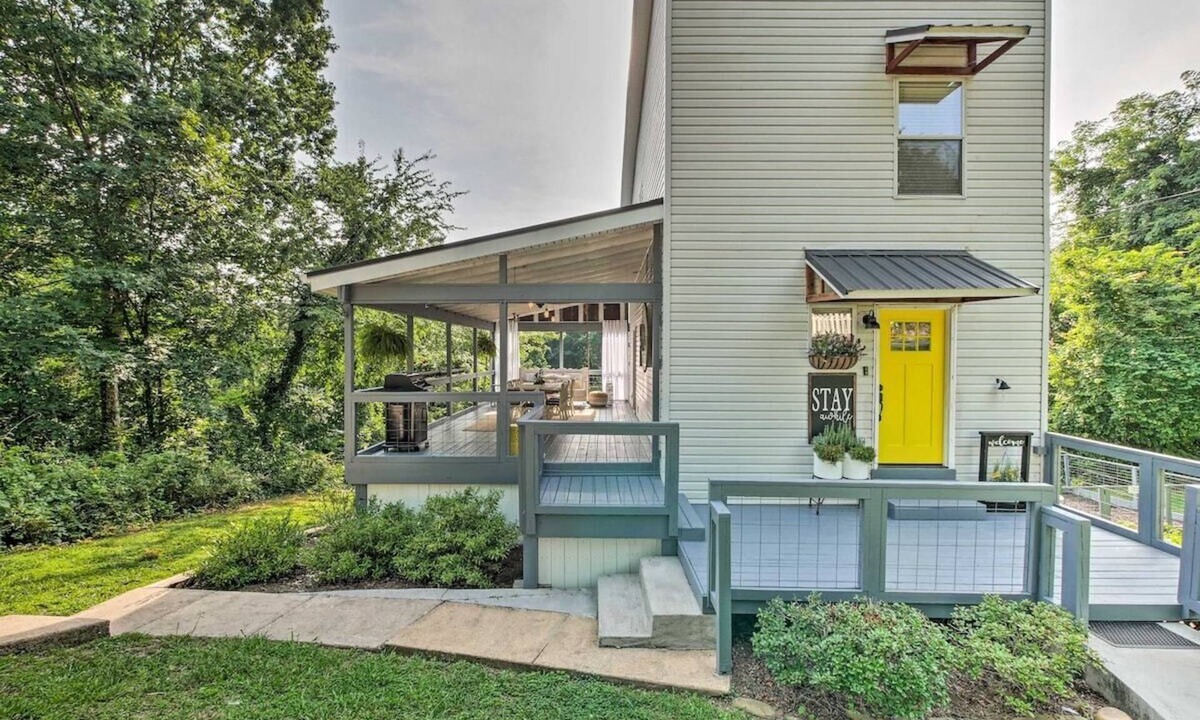 North Chattanooga House | Charming Pet-Friendly Chattanooga Home, 3 Mi to Dtwn!