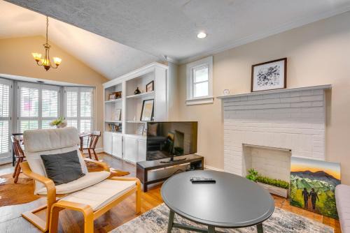 Westside House | Chic Atlanta Retreat w/Patio & Outdoor Dining!