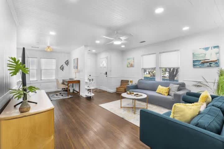 Mount Pleasant House | Chic Modern Cottage Near Downtown and Beaches Family