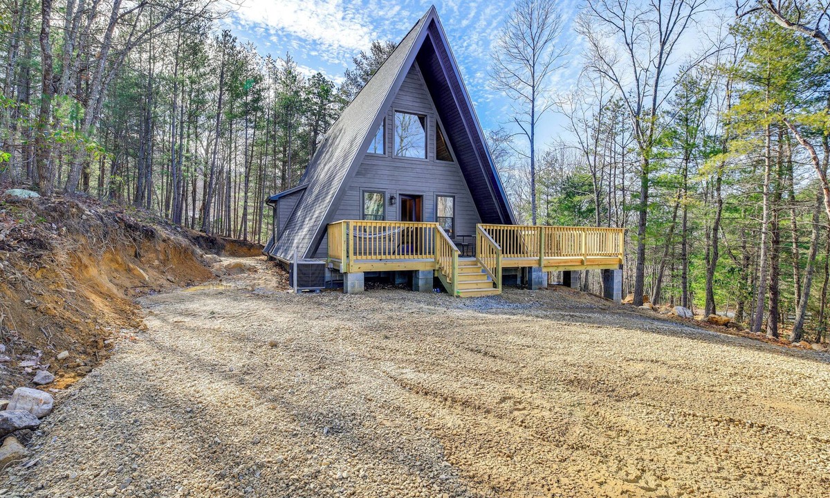 Wytheville Cabin | Chimney Rocks Chalet' A-Frame w/Mtn Views