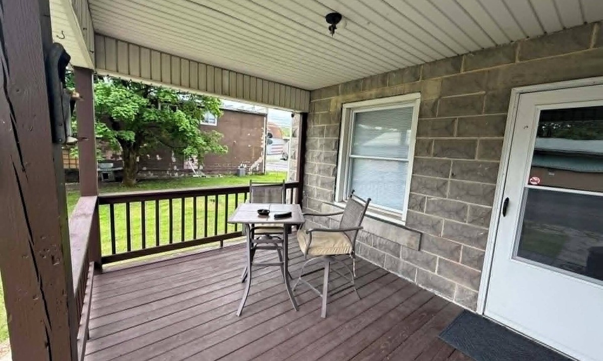 Terra Alta House | Classic Stone Manor with AC in welcoming Terra Alta, WV